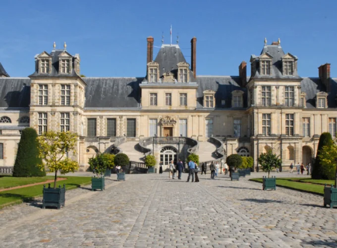 <h1 style='font-size:18px;'>Entrance Ticket : Château de Fontainebleau Castle</h1><H2 style='color:#5E6D77;font-size:14px;'>Enjoy entrance to The Fontainebleau Castle Where several Generations of French monarchs Lived and ruled</H2>