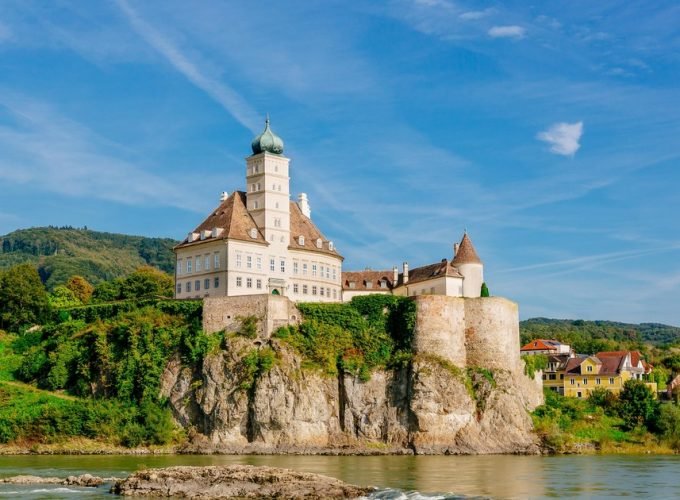 <h1 style='font-size:18px;'>From Vienna: Melk Abbey and Danube Valley Day Trip</h1><H2 style='color:#5E6D77;font-size:14px;'>Take in the spectacular Austrian countryside dotted with vineyards, castles, abbeys and pretty villages</H2>