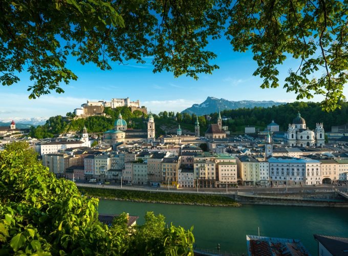 <h1 style='font-size:18px;'>Salzburg Sightseeing Small Group Tour from Munich</h1><H2 style='color:#5E6D77;font-size:14px;'>Discover Salzburg on a day trip with a small group & tour guide</H2>