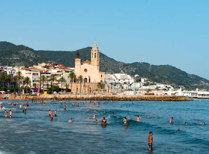 <h1 style='font-size:18px;'>Private Tour of Sitges City from Barcelona</h1><H2 style='color:#5E6D77;font-size:14px;'>Private 5-hour Tour of Sitges from Barcelona with tour guide</H2>