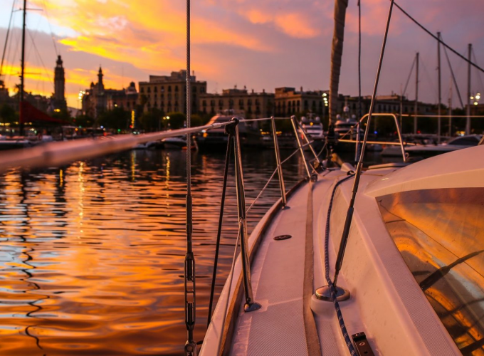 <h1 style='font-size:18px;'>Boat Trip in Barcelona</h1><H2 style='color:#5E6D77;font-size:14px;'>Small-Group Boat Trip in Barcelona for 2 hours</H2>