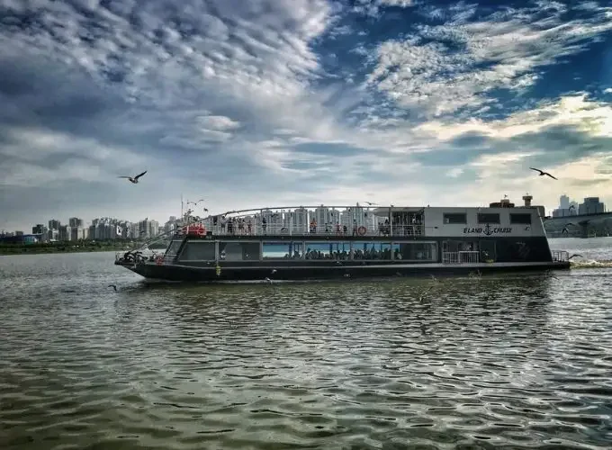 نهر هان: رحلة بحرية نهارية مع أداء موسيقي حي