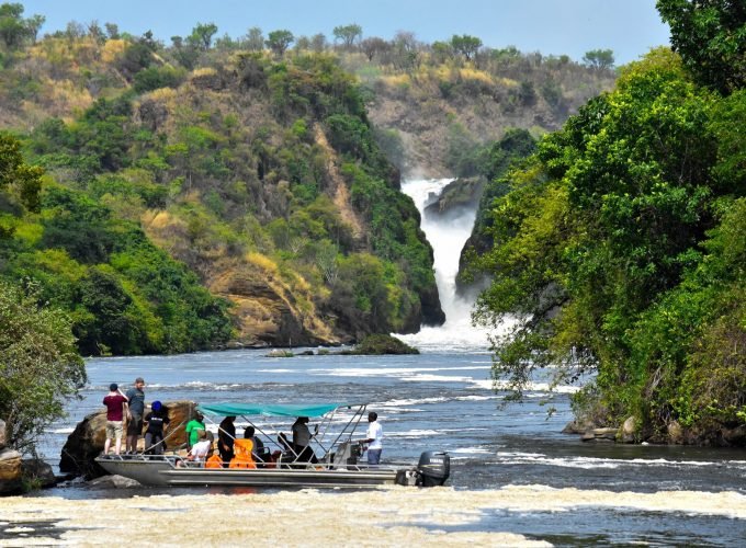 <h1 style='font-size:18px;'>Uganda 4 Stars Safari</h1><H2 style='color:#5E6D77;font-size:14px;'>5 Day journey to the Murchison Falls in Uganda, includes hotels & tour guide </H2>